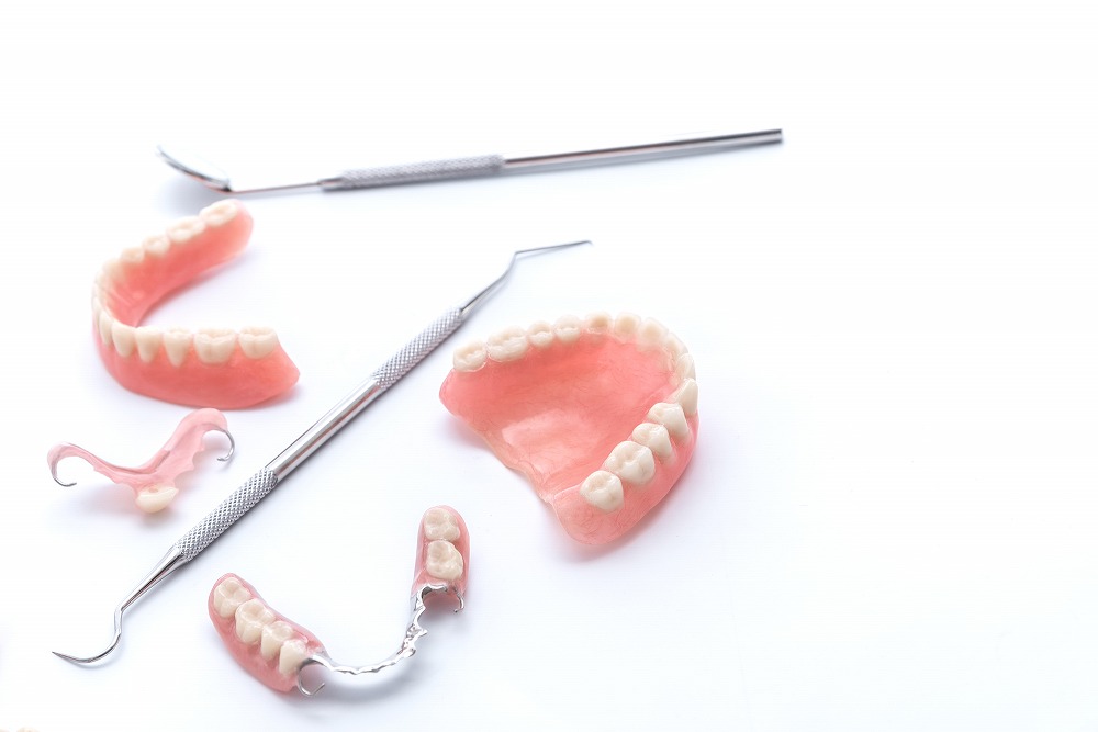 歯を失ったときの治療法「入れ歯」「ブリッジ」とは？